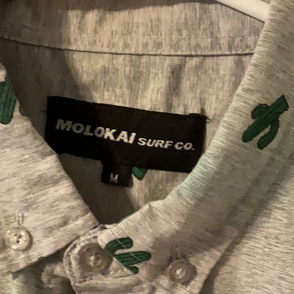 Gently used men’s like Molokai surf company shirt size medium - Picture 2 of 2